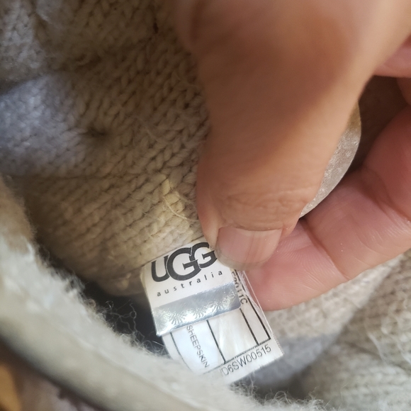 UGG Mountain Quilted Boots - Picture 6 of 6